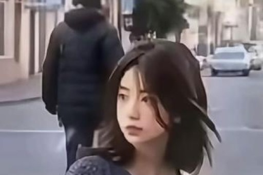 许戈辉现状：57岁染紫发满脸憔悴富豪老公不在女儿也独居国外
