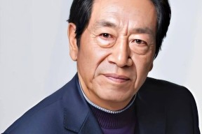 79岁王奎荣近况曝光！再婚娶小37岁饶芯语如今儿女双全成人生赢家